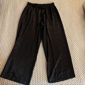 PJ Harlow Black Jolie Capri-Small